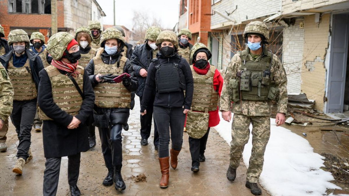Анналена Бербок посетила линию соприкосновения на Донбассе. Источник: dpa