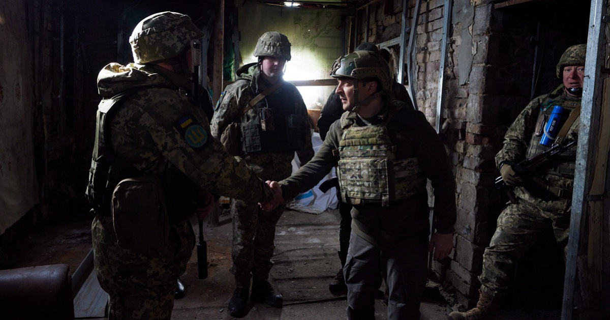 Зеленский посетил передовые позиции военных на Донбассе
