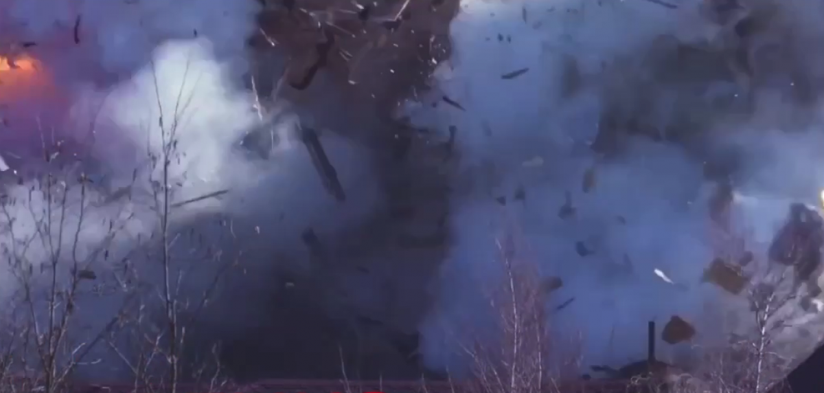 Момент взрыва в Ленинском районе Донецка 20 февраля. Скриншот