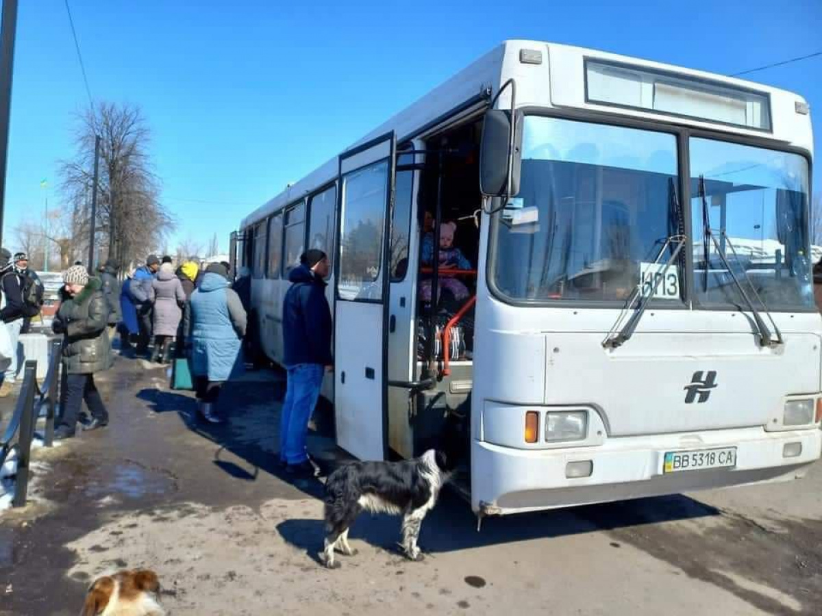 Эвакуация людей в Луганской области. Фото: ГСЧС