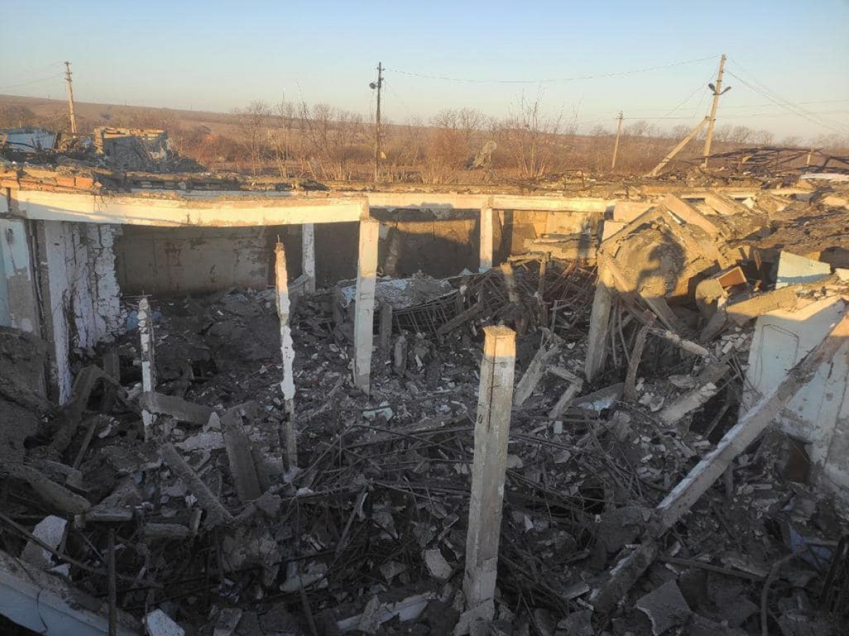 Последствия обстрела локомотивного депо в Славянске. Фото: прокуратура Донецкой области