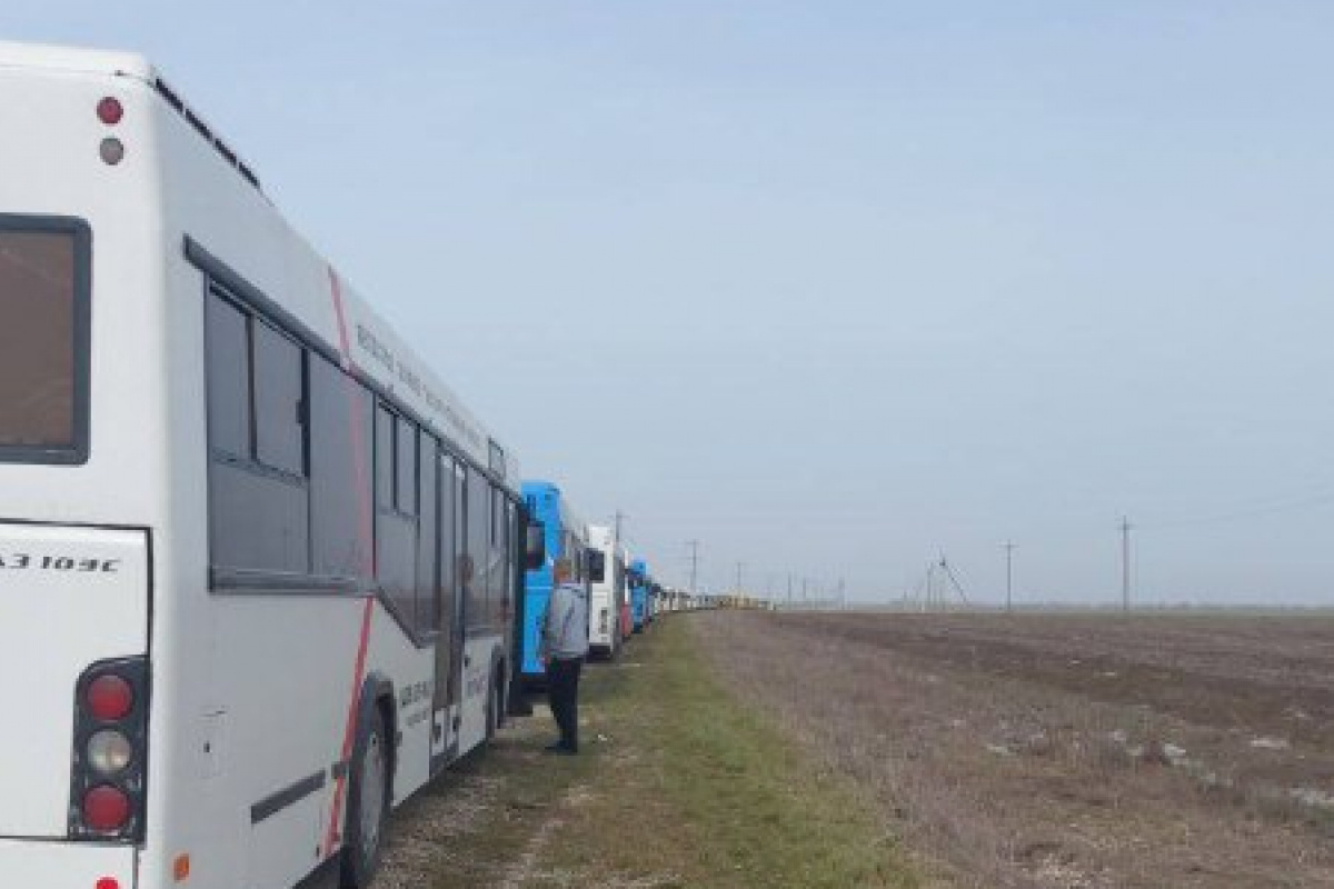 Более 40 автобусов с мариупольцами едут из Бердянска в Запорожье