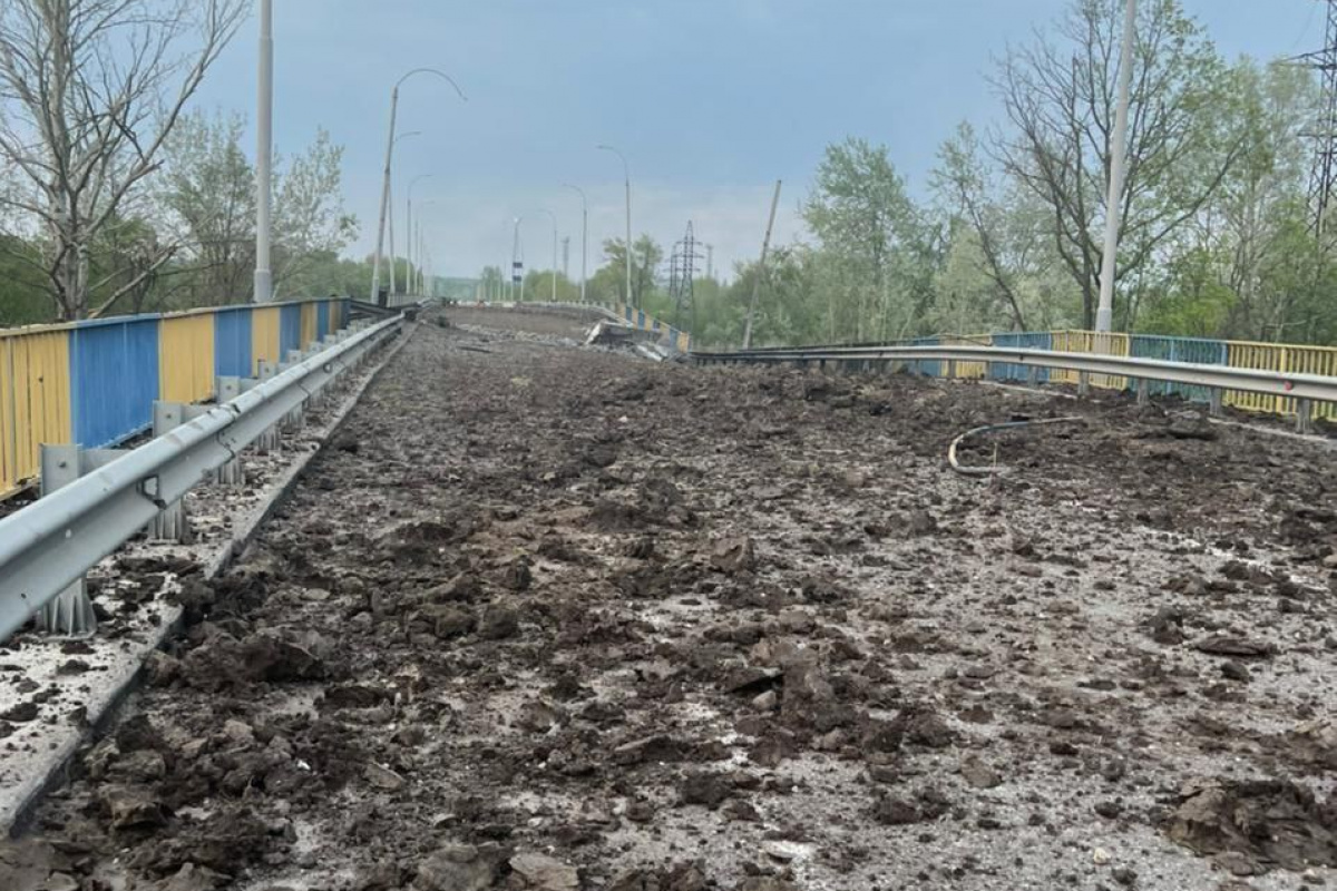 Автомобильный мост между Лиманом и Славянском после взрыва. Фото из соцсетей