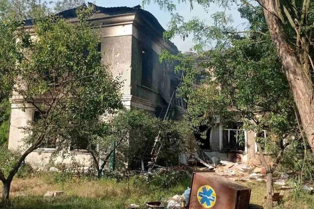 Разрушенное здание больницы в Луганской области. Фото: Сергей Гайдай