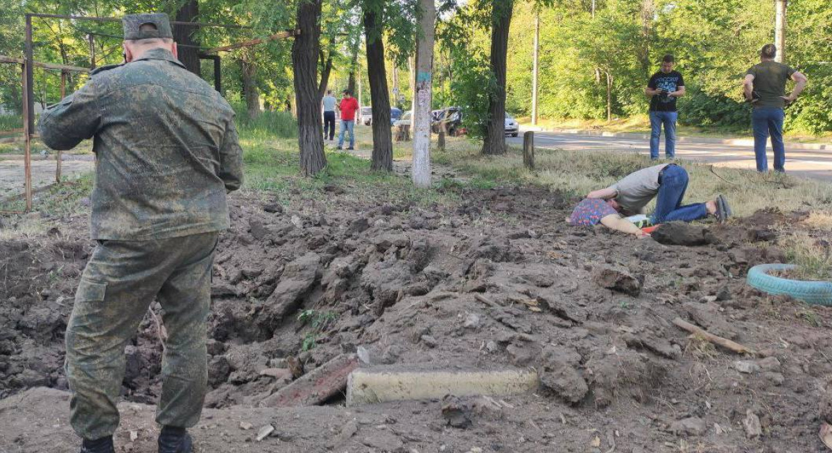 Последствия обстрела в Калининском районе Донецка. Фото из соцсетей