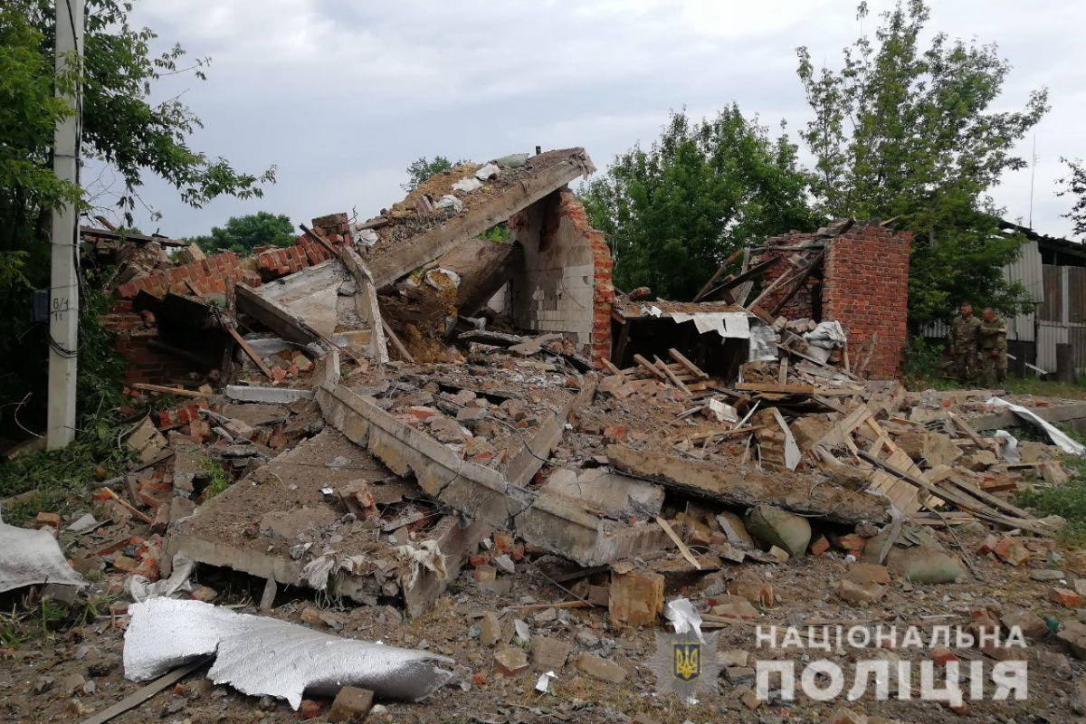 Последствия обстрела в Донецкой области. Фото: полиция