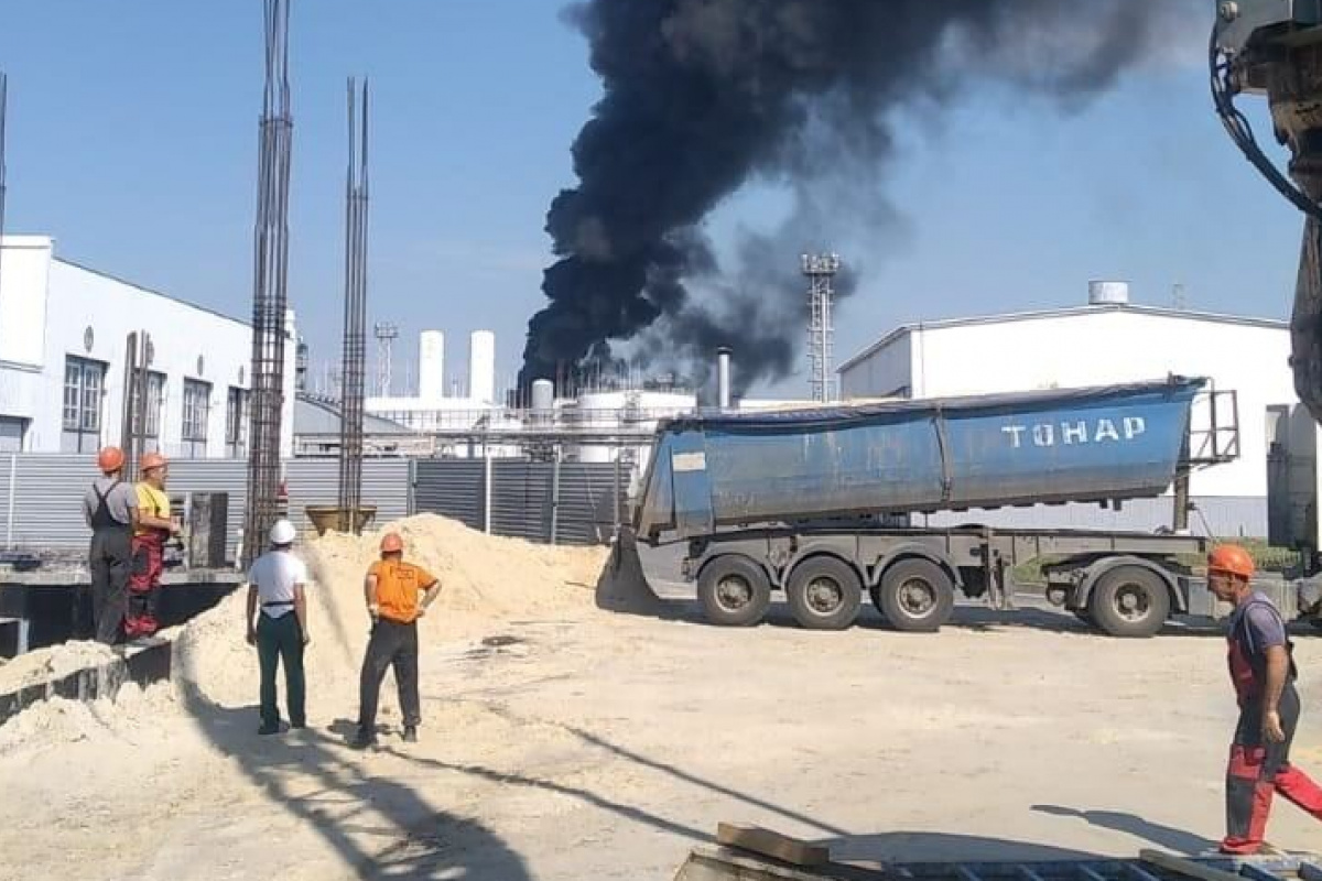 Пожар на Новошахтинском нефтеперерабатывающем заводе. Фото из соцсетей