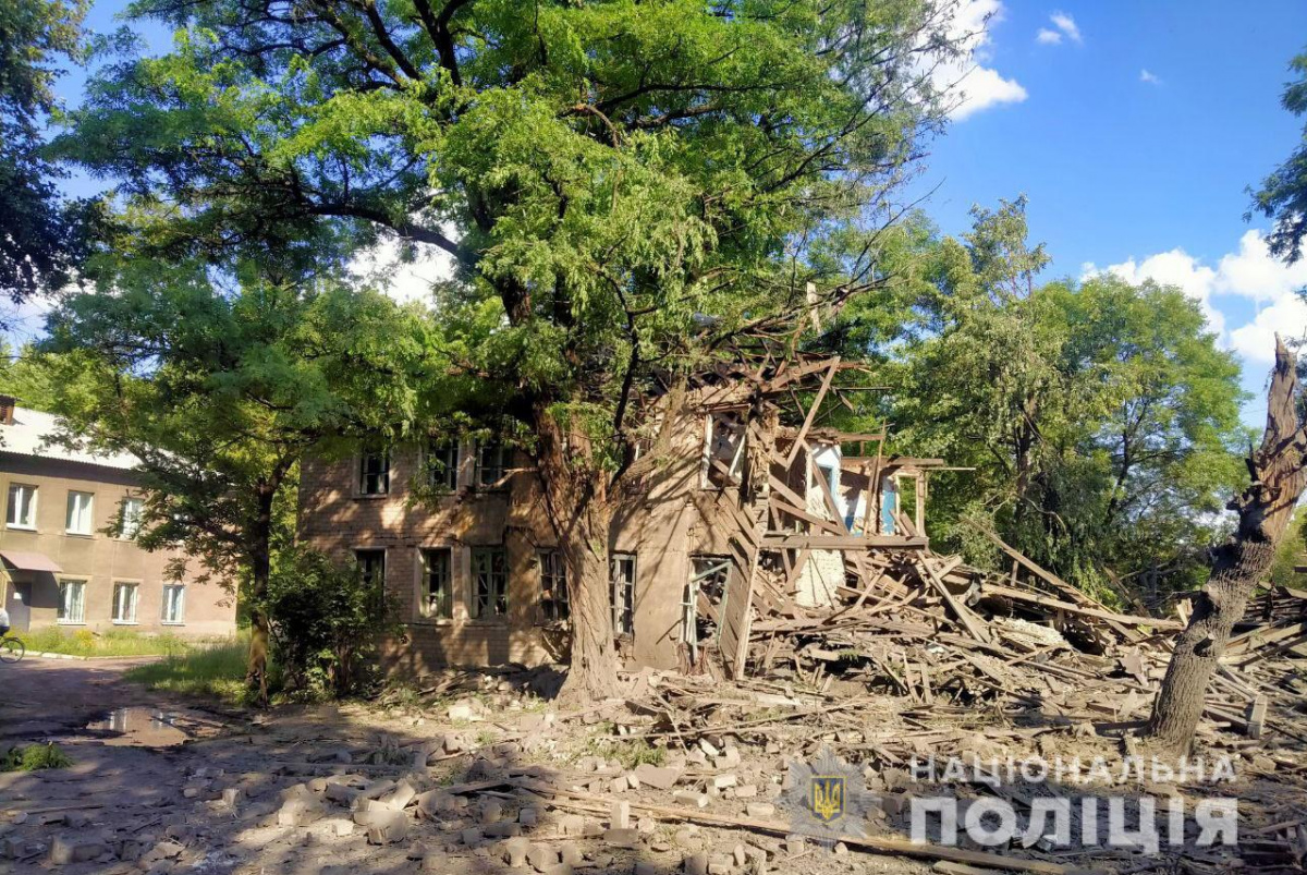 Оккупанты за сутки нанесли по Донецкой области 29 ударов, пострадали дети