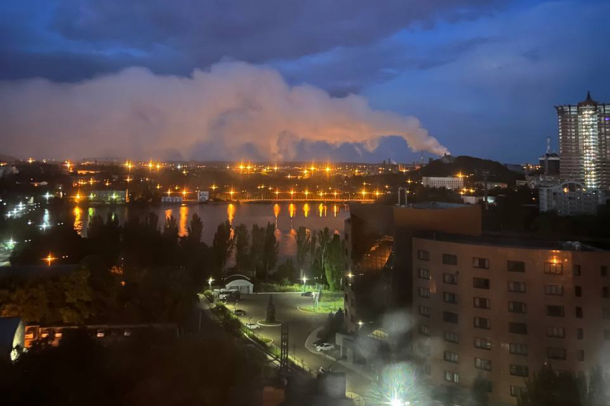 Пожар на ДМЗ в Донецке. Фото: Telegram-канал «Типичный Донецк»