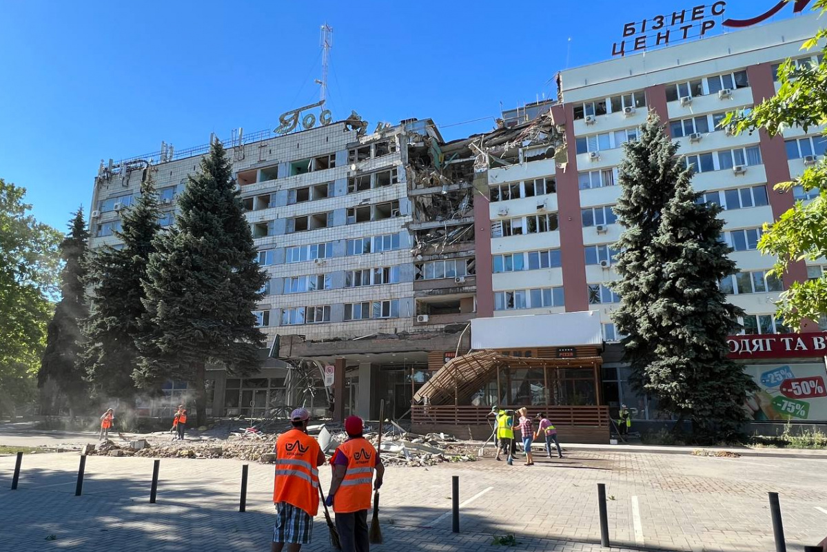 Ракетный удар нанесли оккупанты по центру Николаева: Повреждены гостиница и  ТРЦ - 14 июля 2022 :: Новости Донбасса