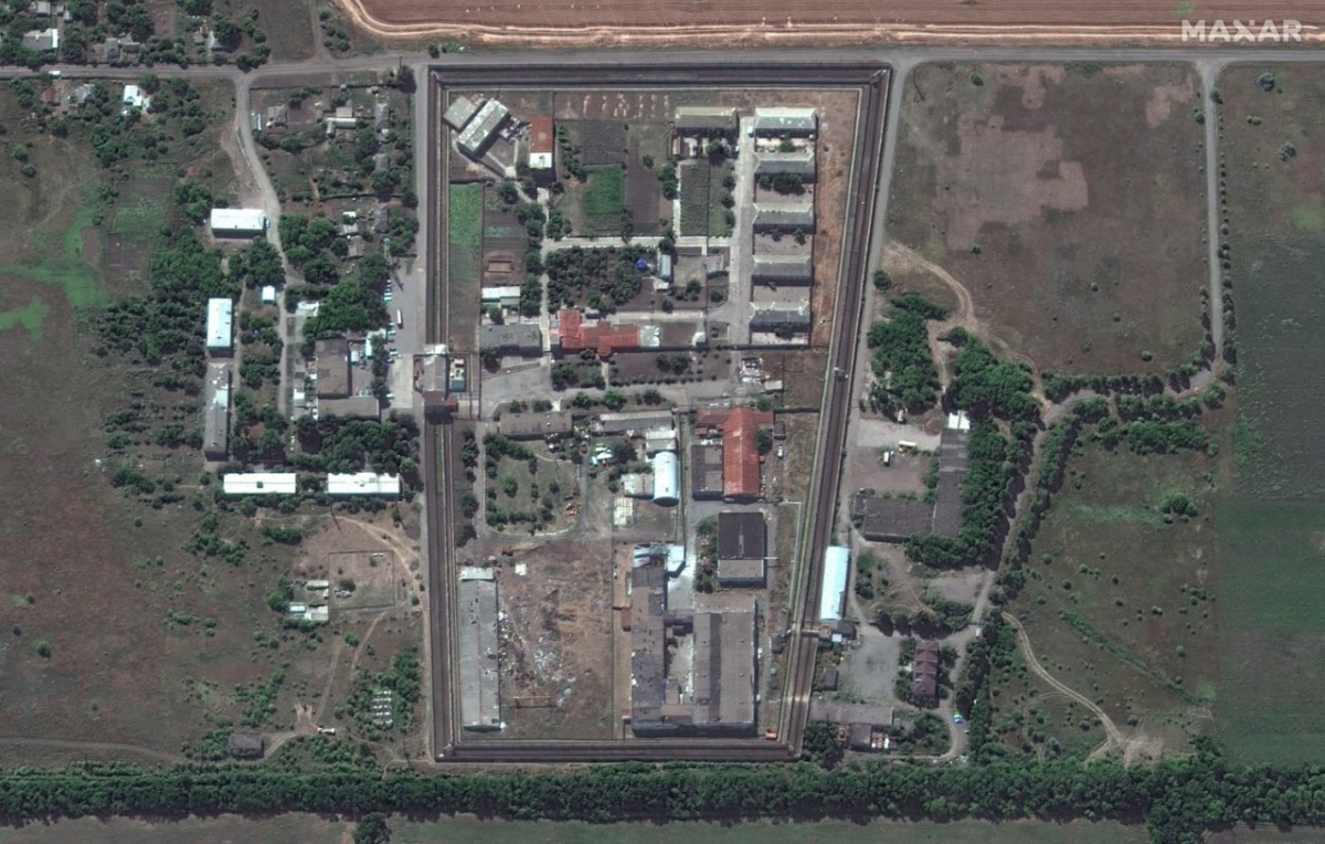 Подоляк: Супутникові знімки вказали на нові дані про загибель людей у Оленівці