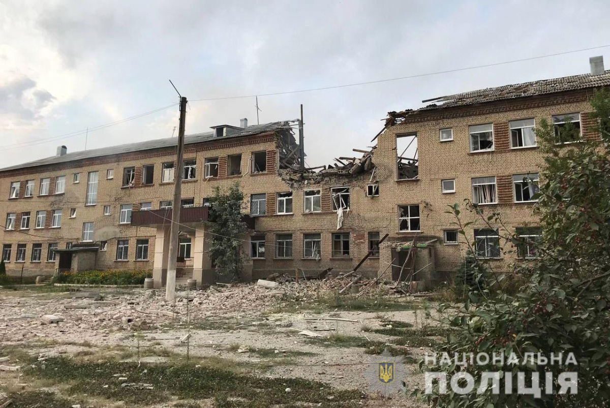 Школы, дома, больница: Армия РФ разрушила 38 гражданских объектов на Донетчине за сутки