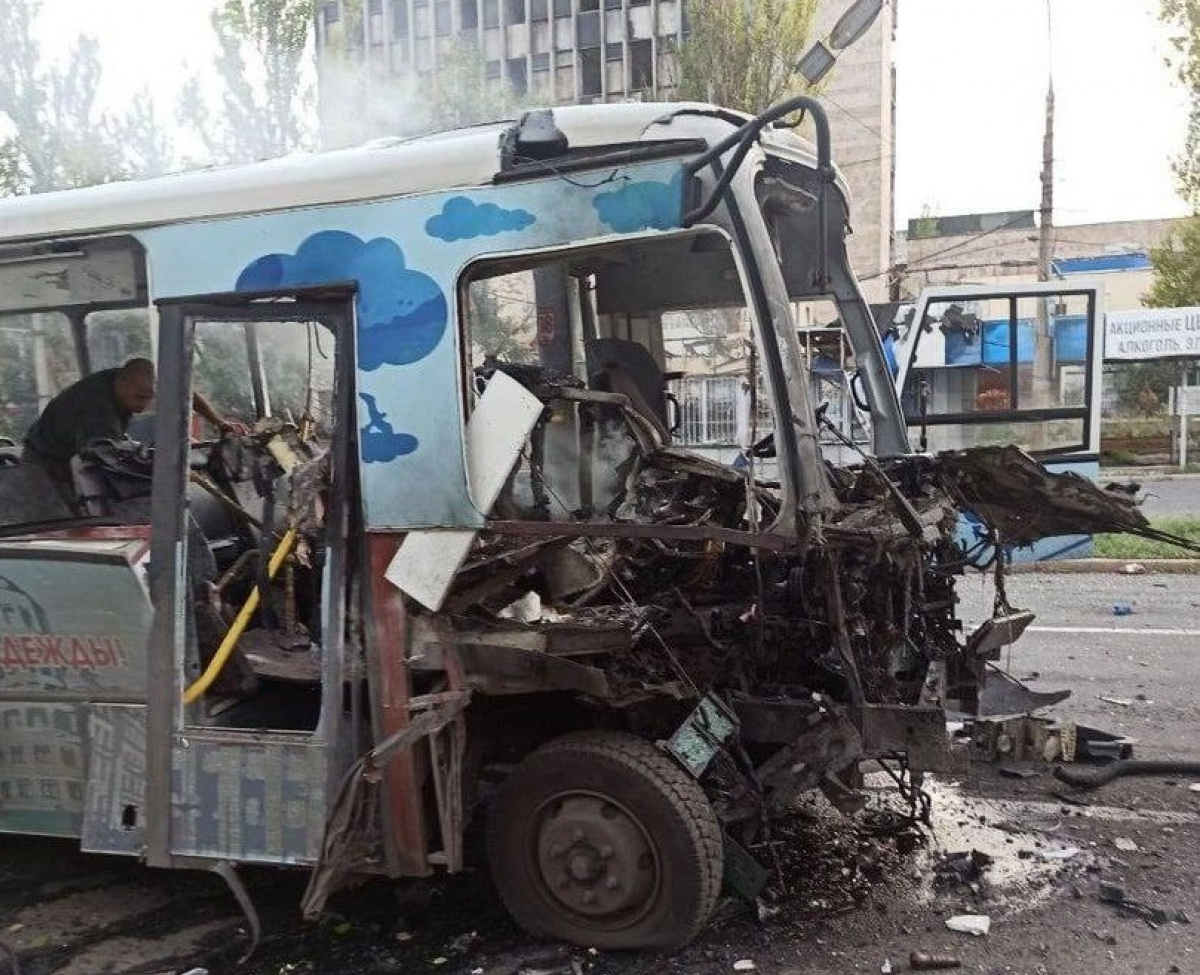 Донецк и Макеевка под обстрелами, снаряд попал в автобус с пассажирами