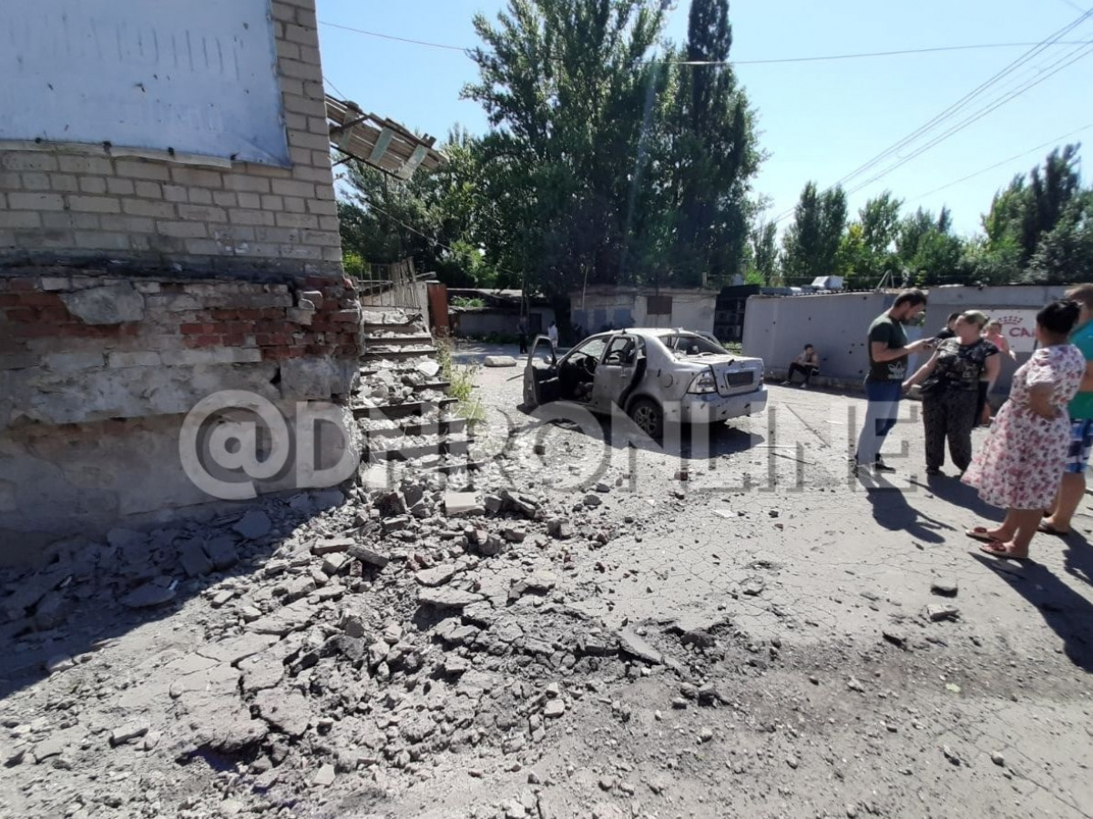 Последствия обстрела в Донецке. Фото из соцсетей