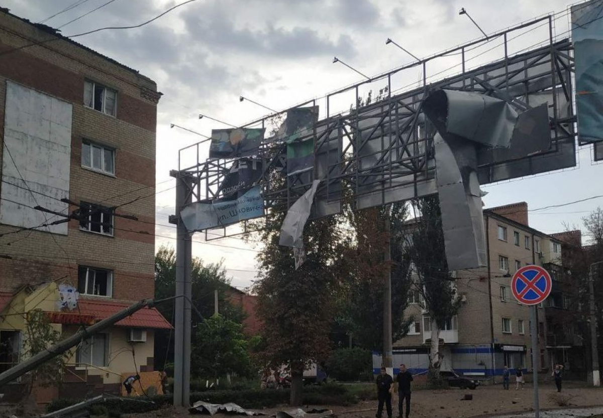 Последствия обстрела Славянска: повреждены три многоэтажки
