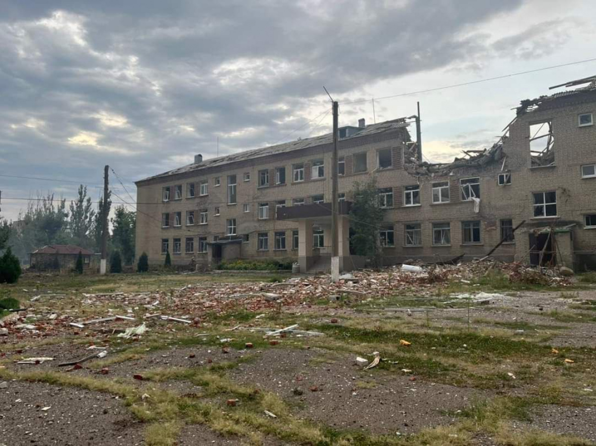 Последствия обстрела в Донецкой области. Фото: ДонОВА