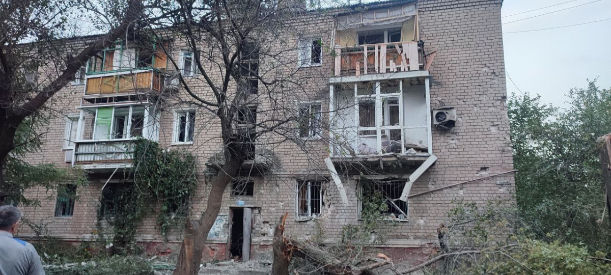 Повреждения дома в центре Горловки в результате обстрела. Фото из соцсетей