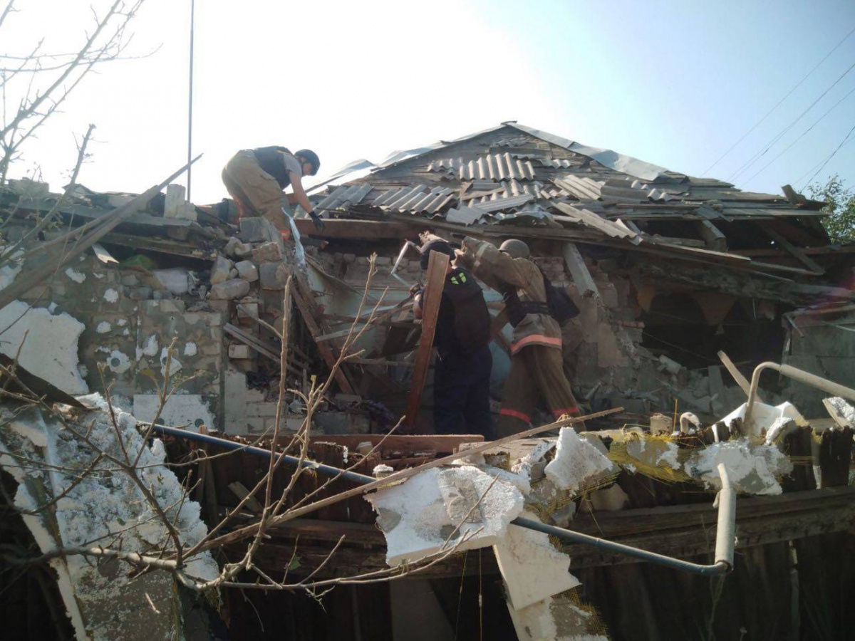 Обстрел Бахмута: Разрушен дом, под завалами обнаружили тело женщины