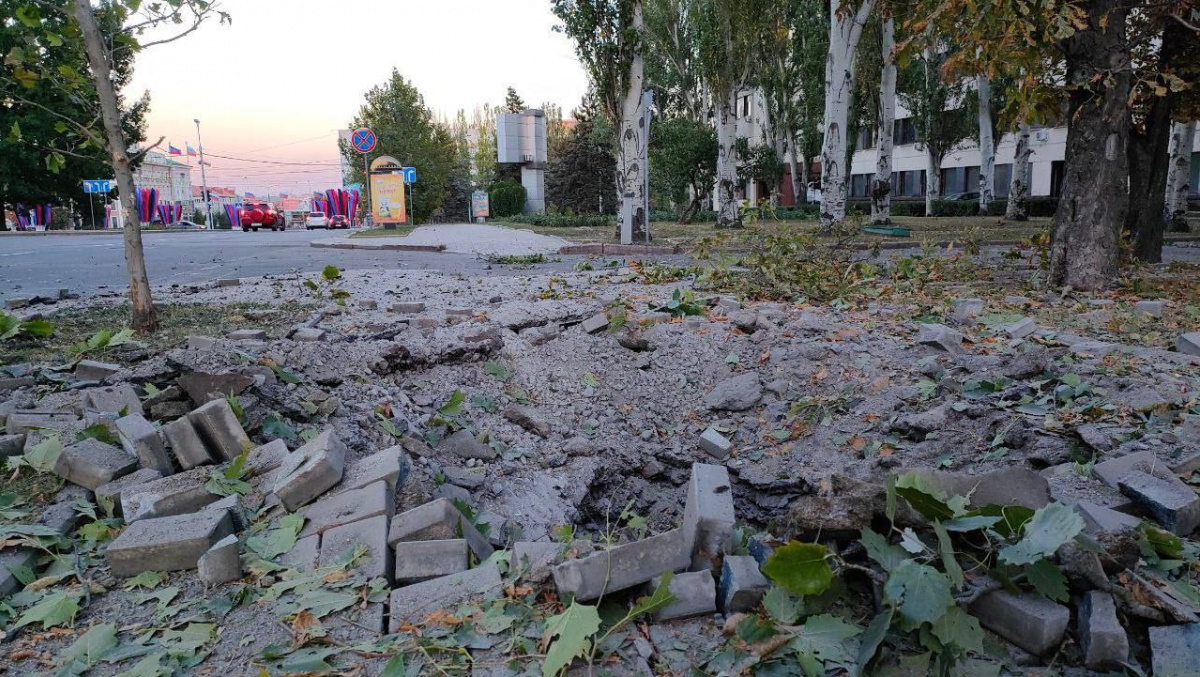 Центр Донецка попал под обстрел: есть жертвы и разрушения