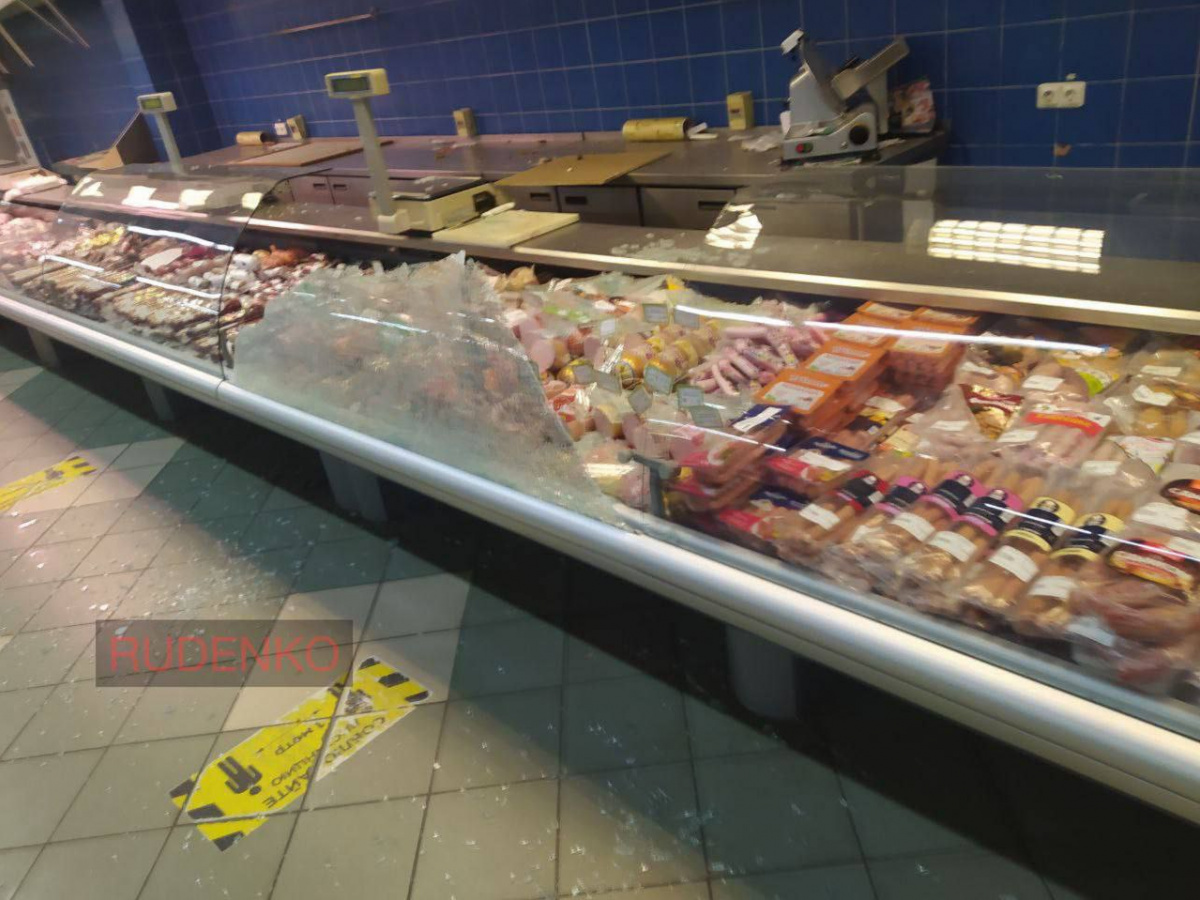 У Донецьку обстрілом пошкоджено супермаркет, загинув підліток