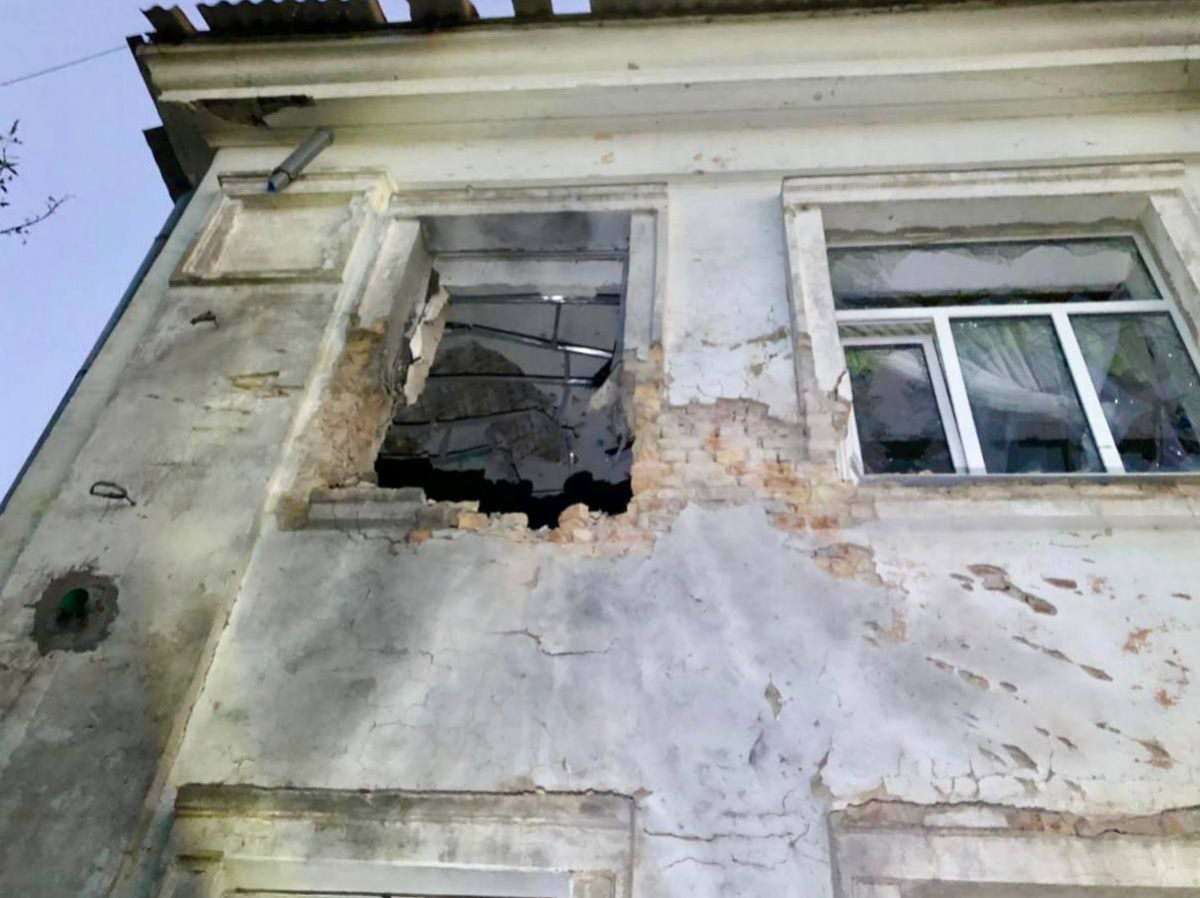 Вночі російські війська обстріляли будинки та навчальні заклади Нікополя