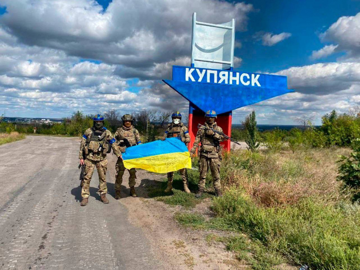 Украинские военные на въезде в Купянск. Фото из соцсетей