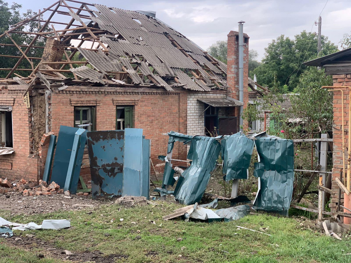 Оккупанты обстреляли частные дома жителей Славянска и кирпичный завод
