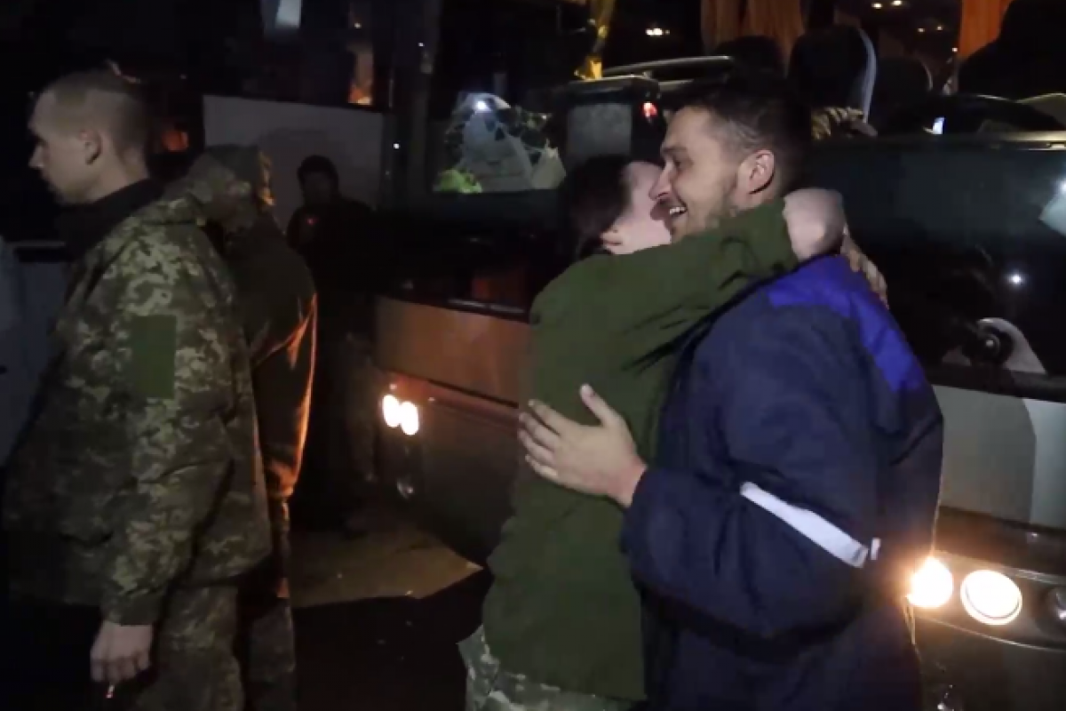 Повернення українських військових з полону. Скріншот