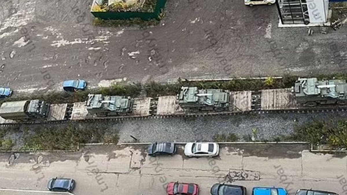  Эшелон специализированной техники направился к границам Украины. Фото из соцсетей