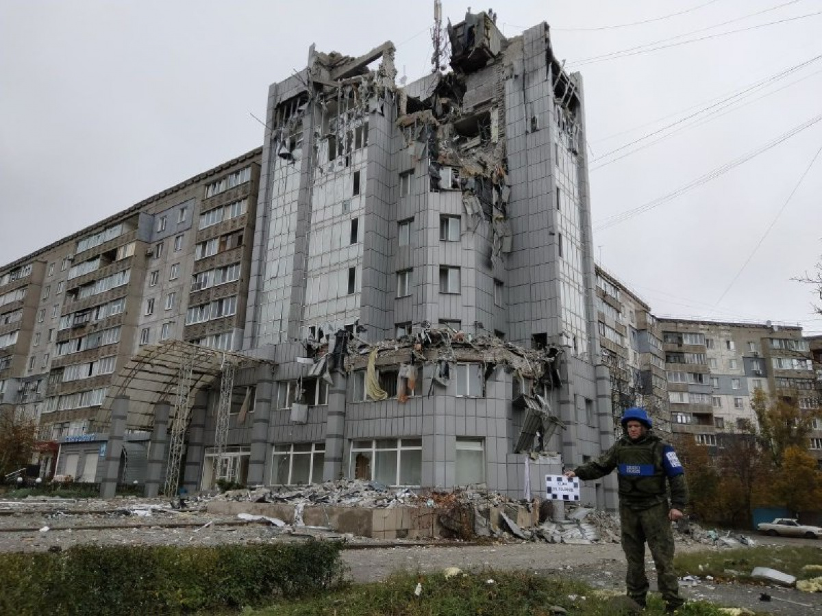 Готель «Металург» у Алчевську після обстрілу. Фото: «СЦКК ЛНР»
