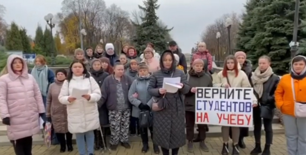 Родители мобилизованных «ДНР» студентов записали обращение к Путину. Фото: скриншот видео