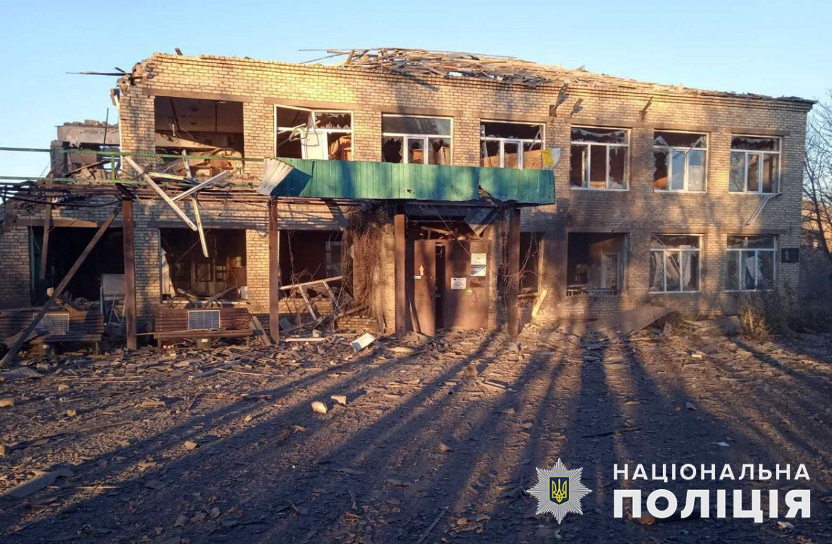 Войска РФ обстреляли роддом, больницу, школу и дома в Донецкой области 