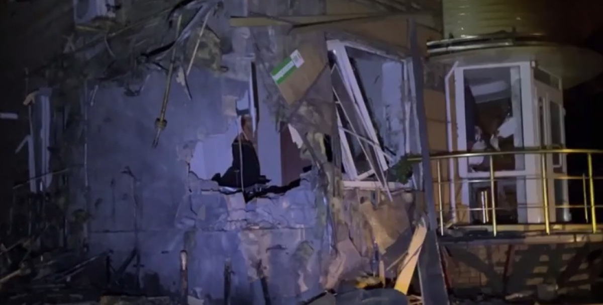 «Прилеты» в центре Донецка: повреждено общежитие
