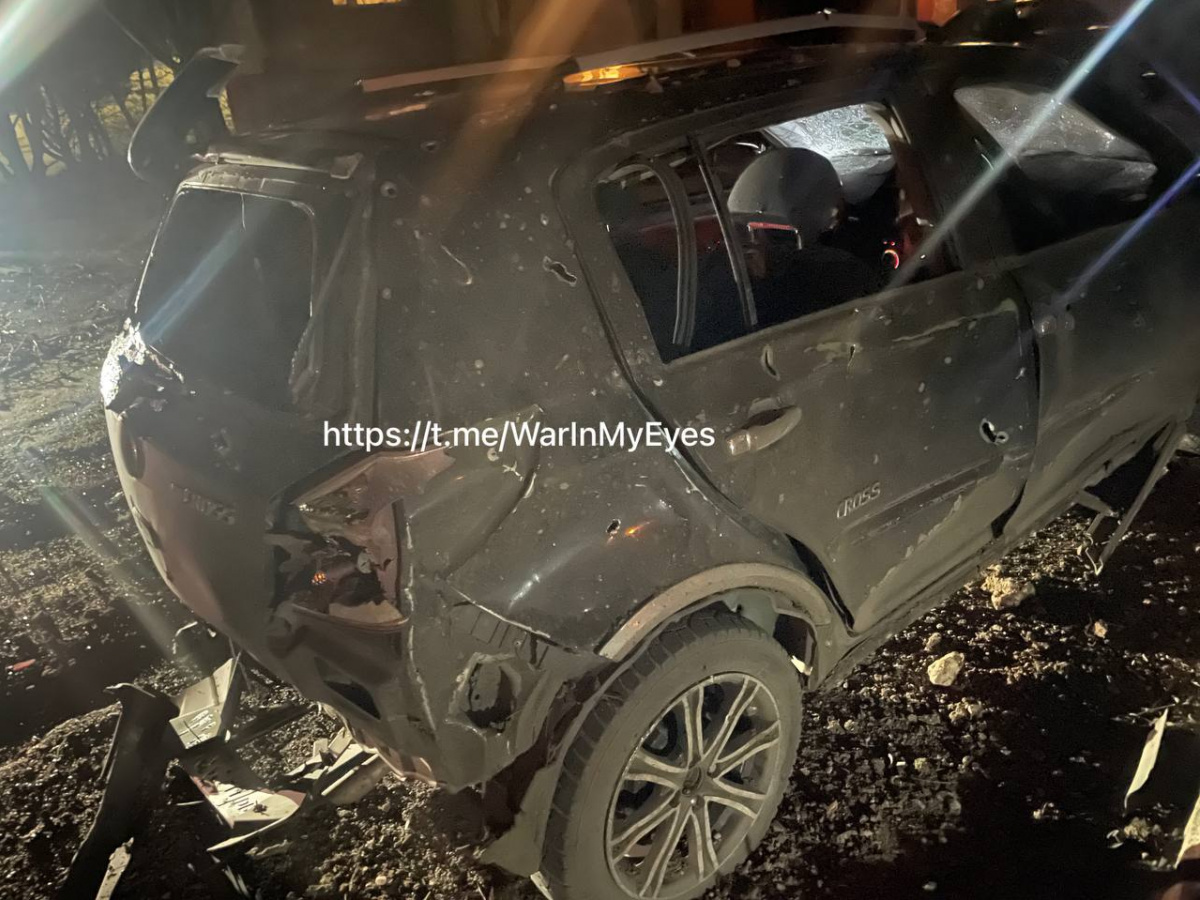 Обстрел в районе ТЦ «‎Донецк Сити»: повреждены машины, выбиты стекла в домах