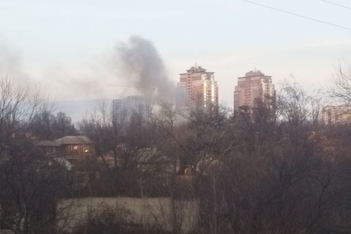 Пожар после обстрела в Донецке. Фото: соцсети 