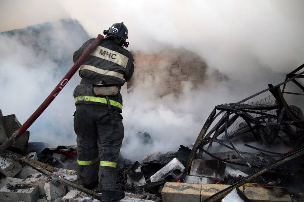 Пожар на рынке «Маяк» в Донецке. Фото: «МЧС ДНР»