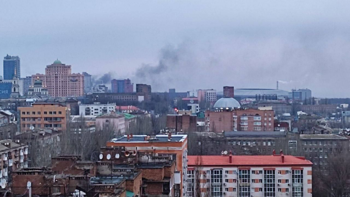 Наслідки обстрілу у Донецьку. Фото: соцмережі