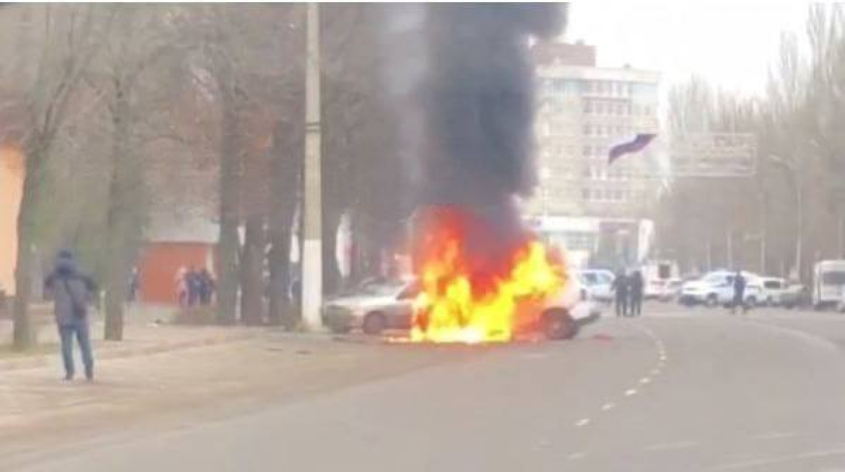 В центре Мелитополя взорвали авто оккупантов. Фото: Местные Telegram-каналы