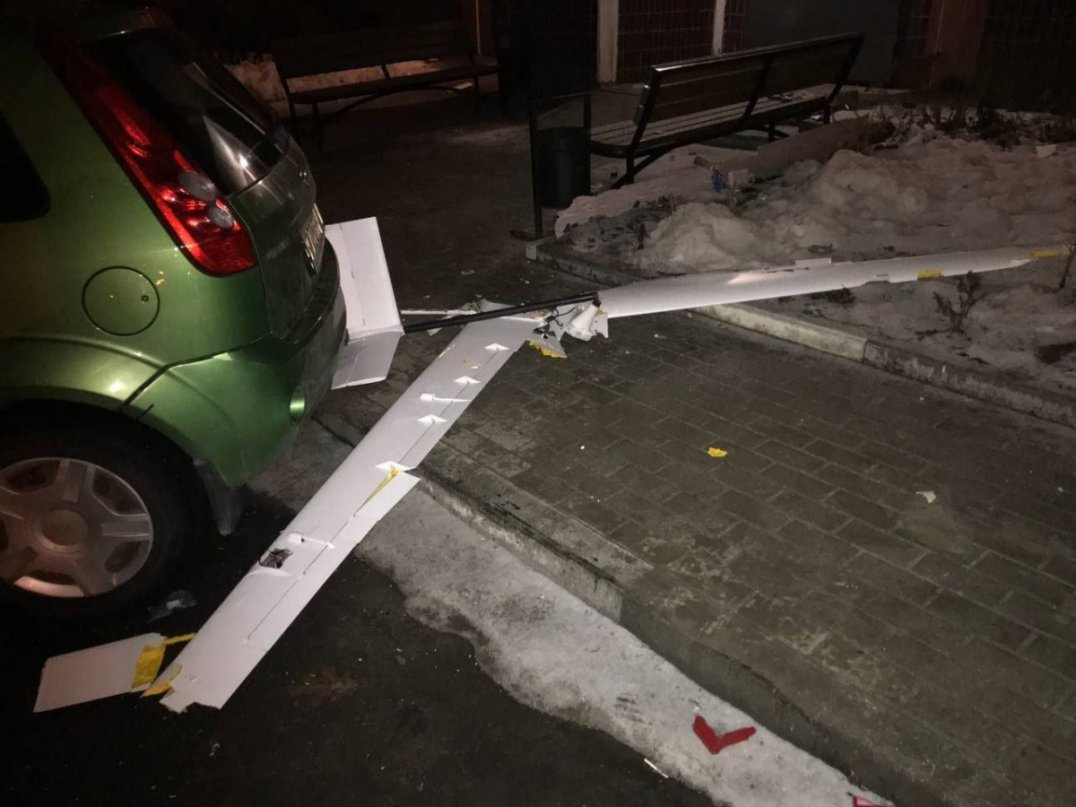 У Білгороді впали три безпілотники — пошкоджено вікна будинків і машини