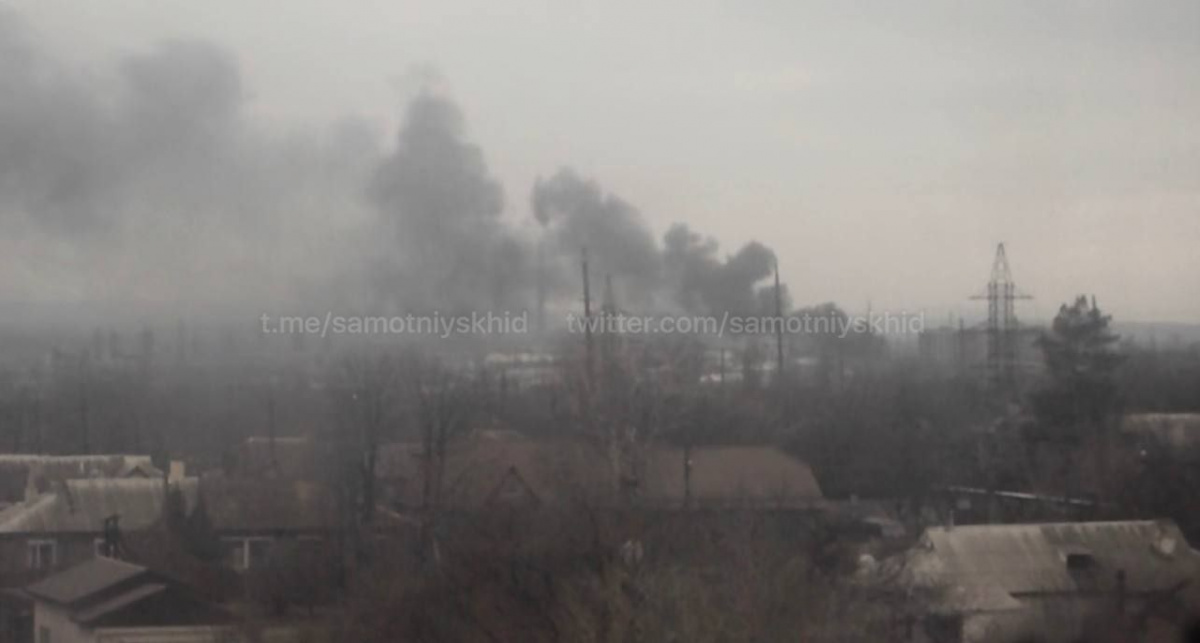 Наслідки удару по вантажівках зі снарядами у Кадіївці. Фото: «Східний» / Telegram