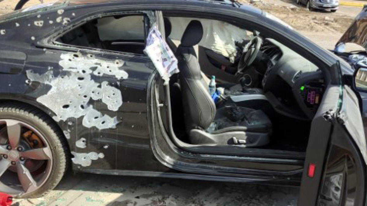 Расстрелянный автомобиль на выезде из Ирпеня. Фото: полиция
