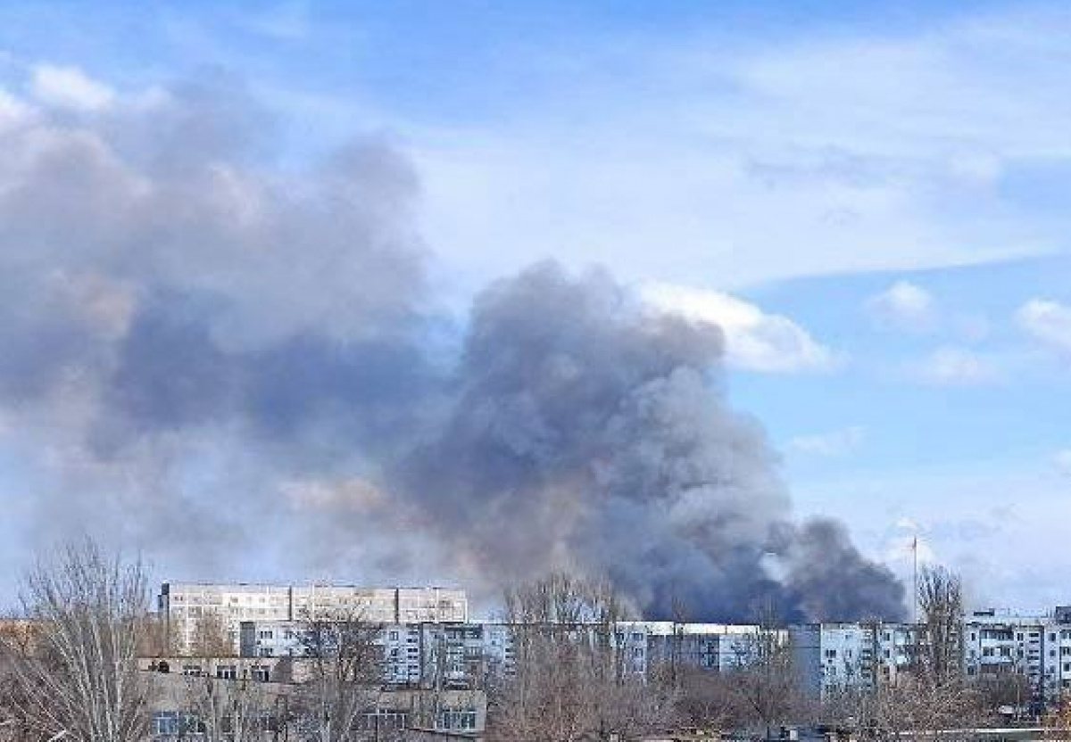В Энергодаре масштабный пожар, над городом клубы черного дыма. Фото: Иван Федоров