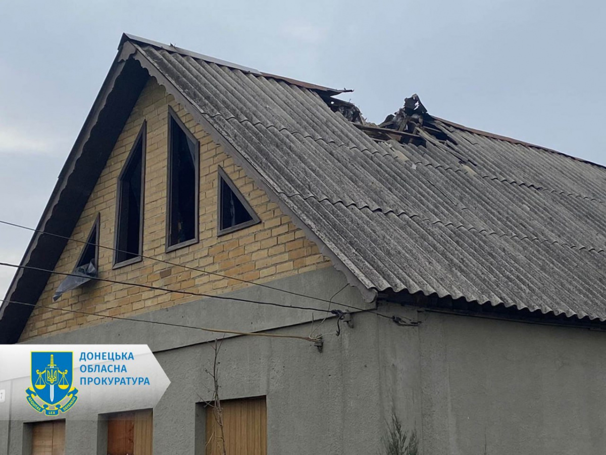 Последствия обстрел в Донецкой области. Фото: прокуратура