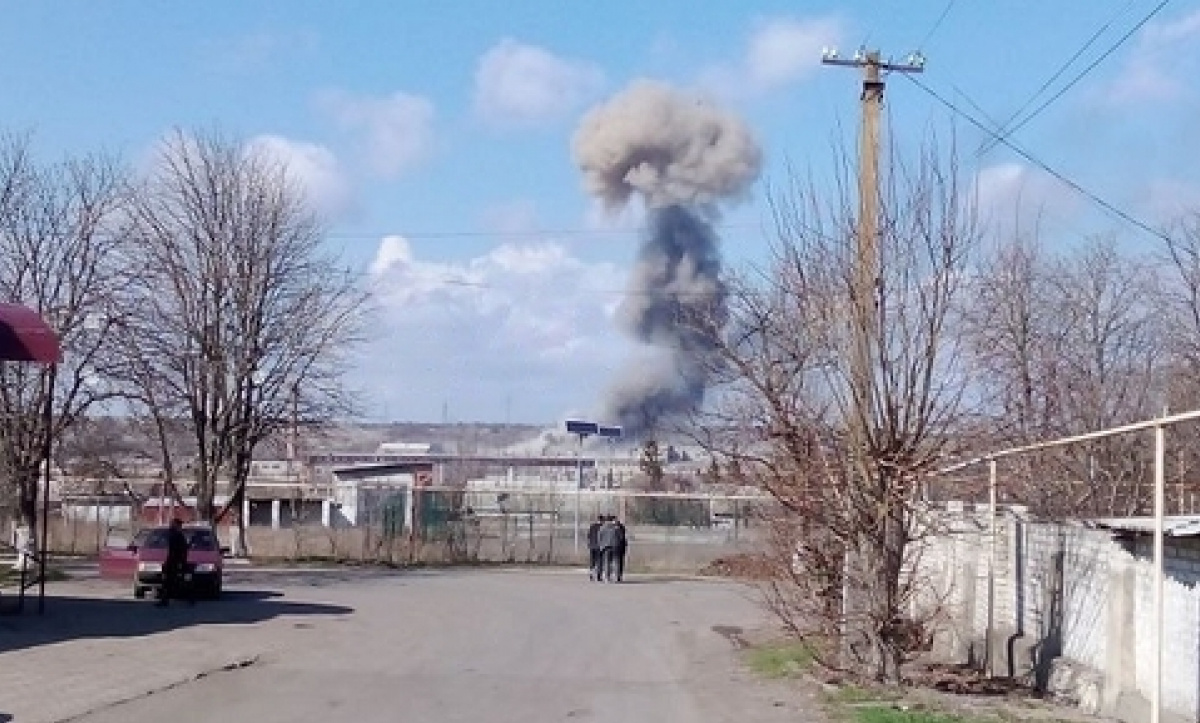 Андрющенко: В оккупированном Новотроицком на Донетчине детонирует склад боеприпасов