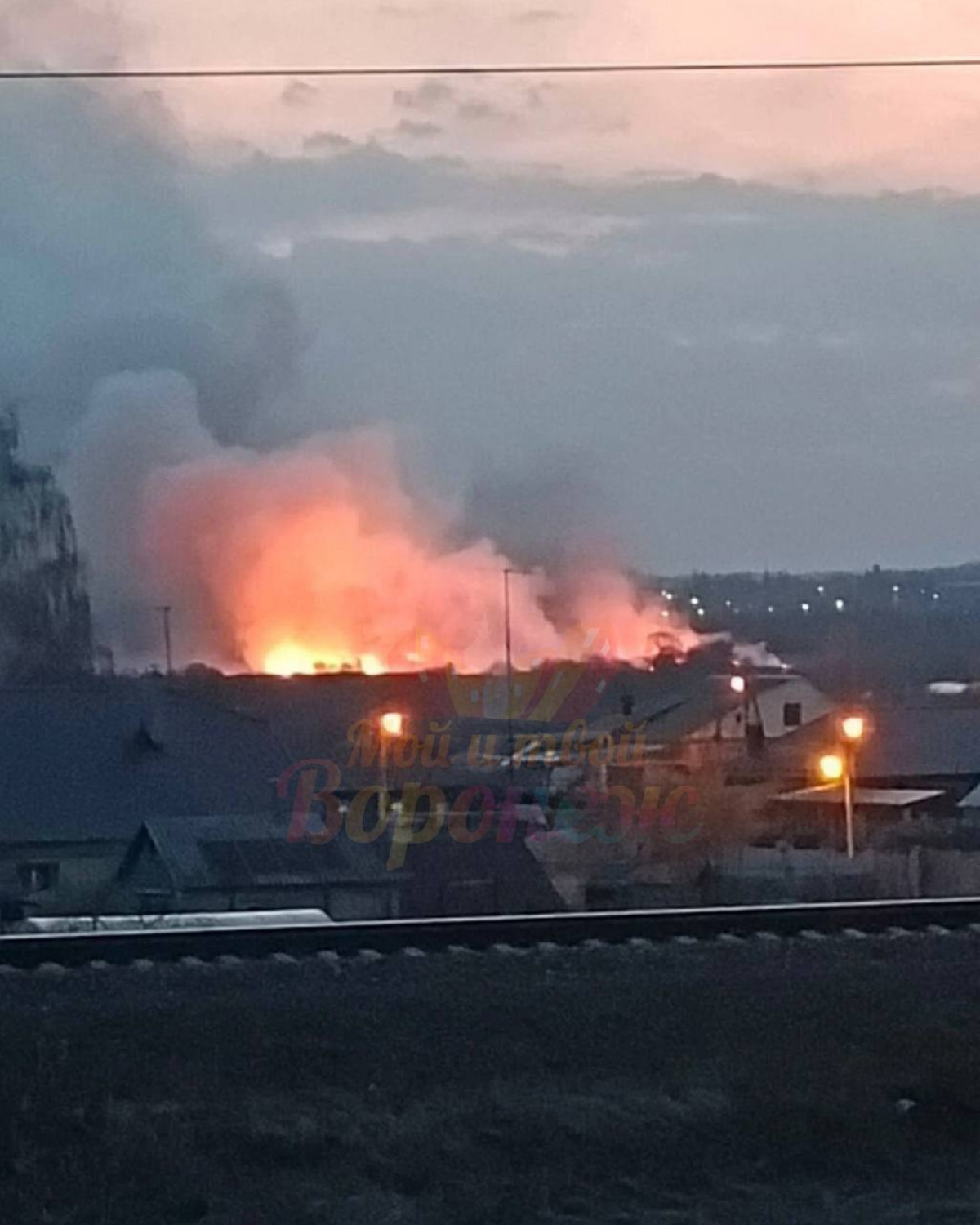 В Воронеже — сильный пожар в районе авиазавода