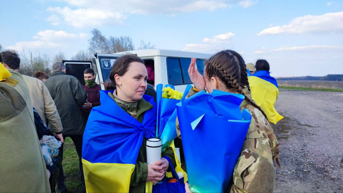 100 украинцев и украинок вернулись домой. Фото: Андрей Ермак