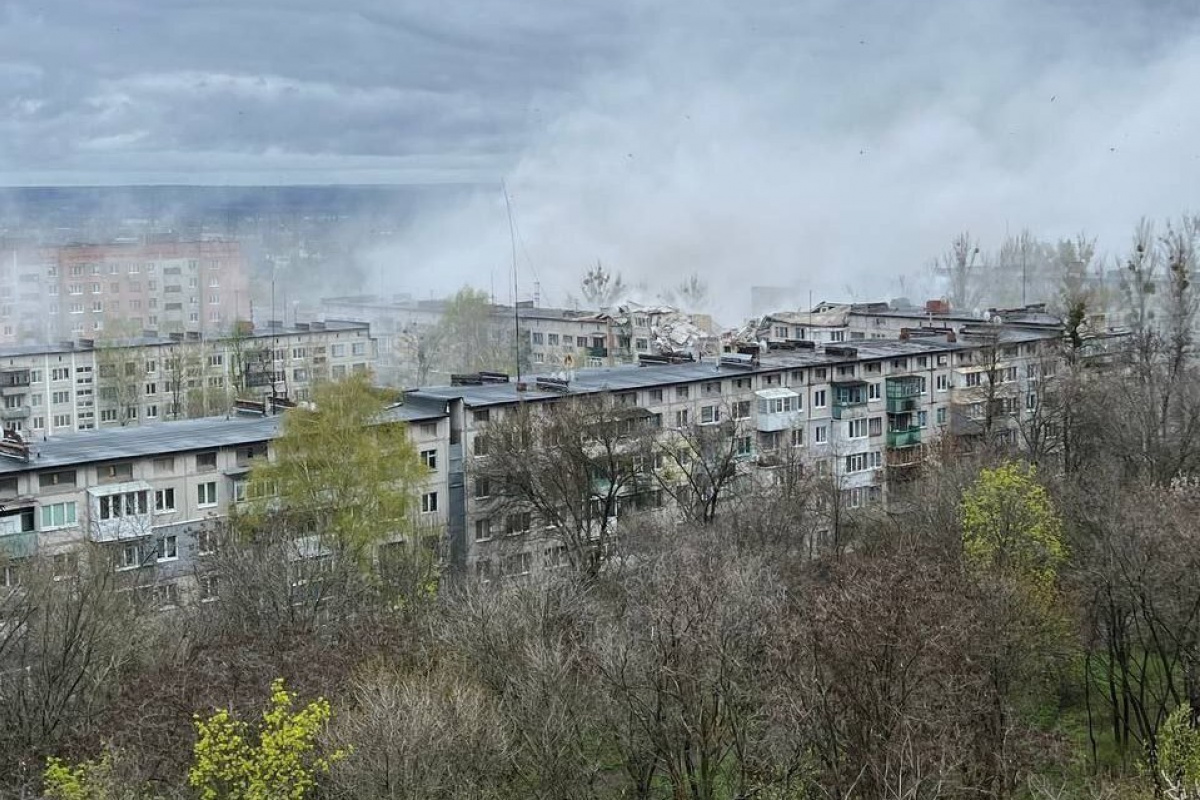 Удар по многоэтажке в Славянске