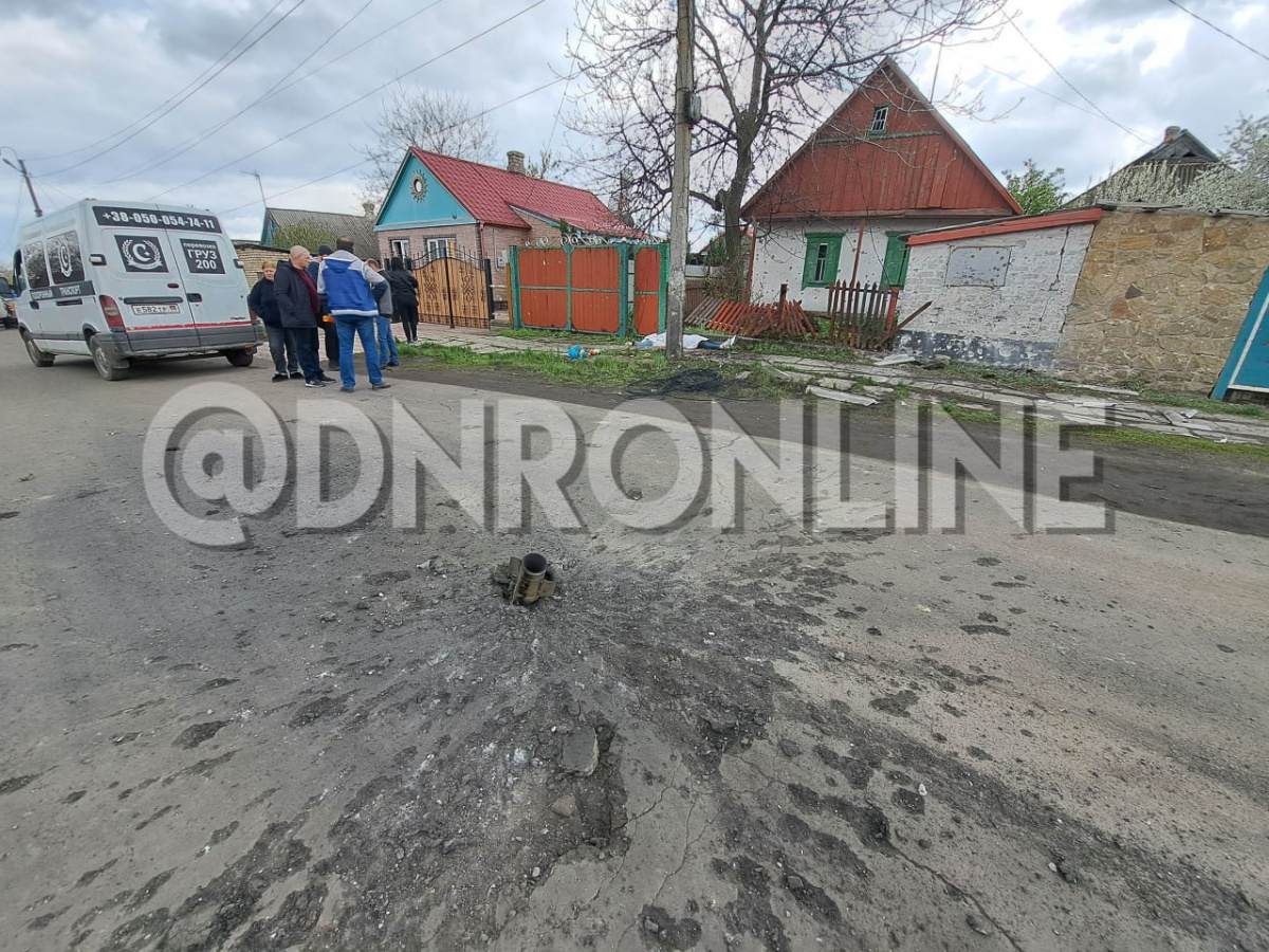 Последствия обстрела в поселке Нижняя Крынка Макеевки. Фото: Соцсети