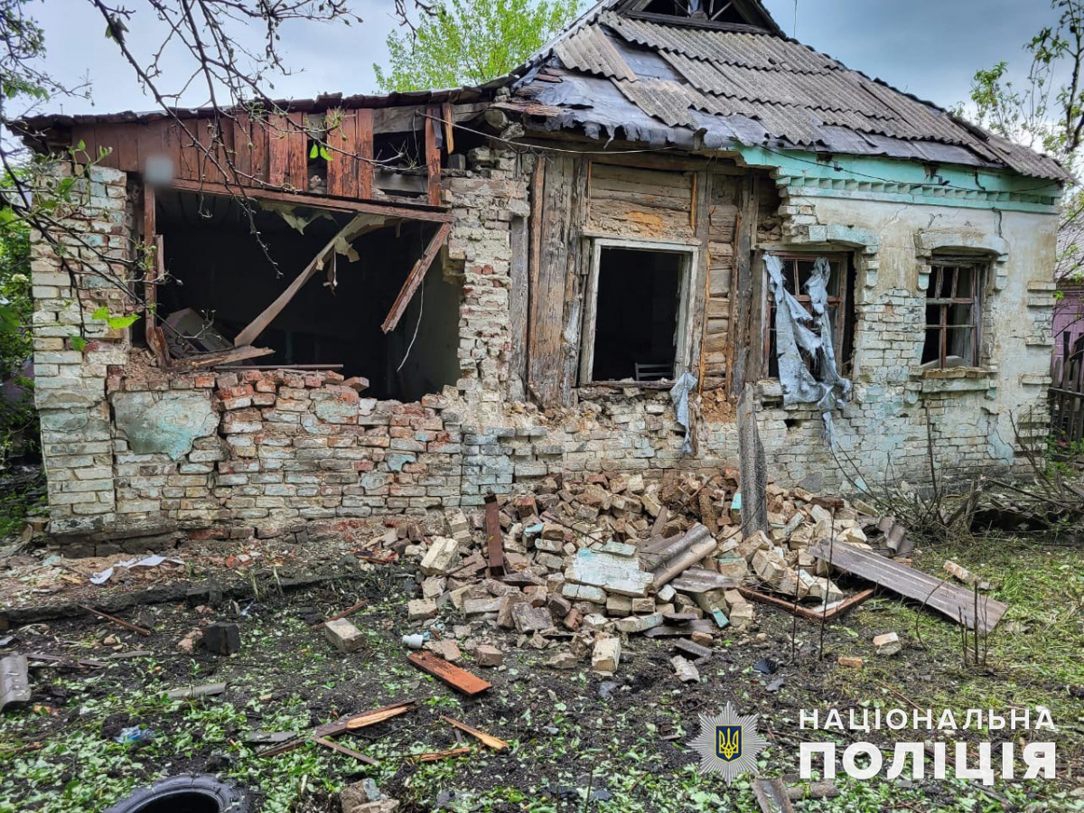 Армія РФ вдарила по 7 містах та селах Донецької області за добу, зруйнувавши 11 будинків. Фото: Поліція Донецької області