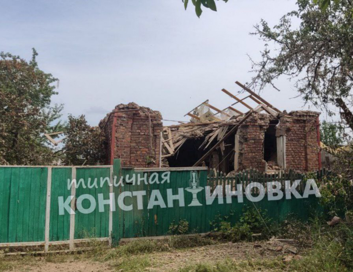 Армия РФ ударила по жилому сектору в Константиновке. Фото: «Типичная Константиновка»